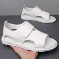 Witte casual heren sandalen voor de zomer met ademend ontwerp en klittenbandsluiting - EU 38 / Wit