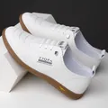 Lässige Herren-Slipper aus weißem Leder mit atmungsaktivem Obermaterial und Gummisohle - EU 38 / Weiß