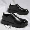 Zapatos Oxford brogue negros para hombre con suelas gruesas y detalles de perforado - EU 38 / Negro