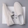 Mocassini da uomo in pelle martellata beige con fasce elastiche laterali - EU 38 / Bianco Sporco