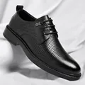 Zapatos de negocios negros para hombre con diseño calado y relieve sobre fondo de satén - 38 / Estilo Hueco / Negro