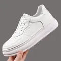 Sneakers platform bianche da uomo con pelle traspirante e suole spesse antiscivolo - EU 38 / Bianco