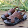 Herren-Sandalen aus braunem Leder mit rutschfester Sohle und verstellbarem Fersenriemen - EU 38 / Braun