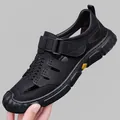 Sandalias de cuero negro para hombre con cierre de velcro y diseño transpirable - 38 / Sandalias caladas con punta cerrada (5326) / Negro