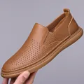 Mocassini da uomo in pelle marrone con fori traspiranti e suola morbida - EU 38 / Marrone Traforato