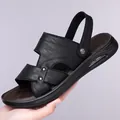Herren Sandalen Schwarz mit Kreuzriemen, Luftkissensohle und Nietendetails - EU 38 / Schwarz