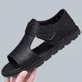 Schwarze Herren-Klettsandalen mit atmungsaktivem Leder und seitlicher Ansicht - EU 38 / Schwarz