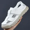 Herren-Sandalen aus weißem Leder mit geschlossener Kappe und rutschfester dicker Sohle - EU 38 / Weiß