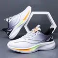 Lichte mesh hardloopschoenen met wit-grijs kleurverloop en gedempte zool - EU 38 / Wit en Oranje