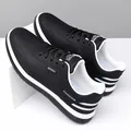 Baskets basses décontractées pour hommes en noir et blanc avec cuir perforé et semelle souple - EU 38 / Noir Cuir