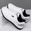 Baskets en maille respirante pour hommes en noir et blanc avec un design bas classique - EU 38 / Blanc Cuir