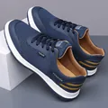 Marineblaue Herren-Sneaker aus atmungsaktivem Mesh mit weißer Sohle und Modedruck - Blaues Mesh