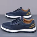 Atmungsaktive Herren-Laufschuhe in Marineblau und Gelb mit dicker weißer Sohle - Blaues Mesh