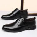 Scarpe Derby da uomo in pelle nera con dettagli goffrati e chiusura stringata - 38 / Nero
