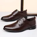 Scarpe derby da uomo in pelle marrone con texture goffrata e design stringato - 38 / Marrone