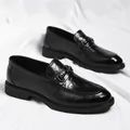 Classic black leather loafers for men with stylish metal horsebit and thick sole - EU 38 / Black