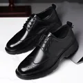 Klassische schwarze Brogue-Herrenschuhe aus Leder mit eleganten Flügelkappen-Details - EU 38 / Schwarz
