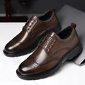 Klassische braune Brogue-Schuhe aus Leder mit Flügelkappe und dicker schwarzer Sohle - EU 38 / Braun