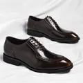 Classiche scarpe derby brogue marrone scuro con finitura vintage e suola in gomma - EU 38 / Marrone