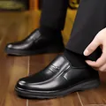 Mocassini classici da uomo in pelle nera con texture e suola in gomma antiscivolo - Nero Foderato in Pile