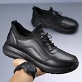 Mocassini da uomo in pelle nera martellata con suola alta e fodera interna elastica - 38 / Stile Casual (20988) / Nero