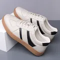 Men's leather casual sneakers in off-white with black stripes and gum rubber soles - EU 38 / Beige