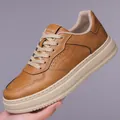 Sneaker alta in pelle marrone con suola spessa color crema e cuciture dettagliate - Farina d'avena