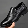 Schwarze Business-Slipper für Herren mit strukturiertem Leder und warmem Innenfutter - Schwarz Slip-on Einzelfutter