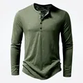 Herren Langarm-Henley-Shirt in Olivgrün mit Slub-Strick-Struktur und Drei-Knopf-Leiste - S / Armeegrün