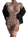 Body en dentelle florale rose avec broderie et chaînes en argent et porte-jarretelles - Rose