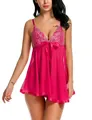 Détail de nuisette babydoll rose avec dentelle florale et nœud en satin élégant - M / Rose rouge