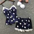 Conjunto de pijama de satén azul marino de dos piezas con lunares blancos y encaje suave - S / Azul oscuro