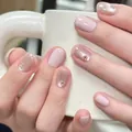 Gros plan d'ongles à presser rose et marron œil de chat avec de petits accents en strass - M / 10 Pièces / Agate de Jade Blanc (BY1926)