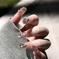 Lange trapeziumvormige kunstnagels met paarse edelstenen en glitters in buitenlicht - Lijm Type / Lichtroze (BY1002)