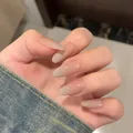 Unghie finte a mandorla sfumate rosa nude lucido con una finitura di lusso minimalista - Stile Sfumato in Scatola