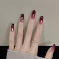 Elegante Press-On-Nägel mit rotem Farbverlauf, Bernstein-Finish und langen ovalen Diamanten - Box-Stil