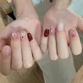 Uñas postizas cortas redondas ojo de gato rojas con lazo, lunares y nubes - Estilo Bufanda Estrellada / Caja de regalo