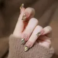 Press-on-Nägel in transparentem Nudepink mit goldenen 3D-Steinen und Glitzer - Sternengold Diamant Stil (BY1096)