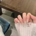 Faux ongles trapèze longs à pois avec fini gel crème et détails pailletés rouges - 30 Pièces/Paquet (Bandes Taille Complète) / Pois Crémeux (BS2119)