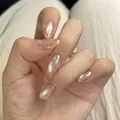 Faux ongles œil de chat champagne de forme ovale avec une finition nacrée élégante - Emballage en boîte