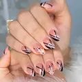 Unghie finte ovali eleganti con base rosa nude, linee geometriche nere e glitter argento - Stile Colla per Fototerapia / Linee Geometriche Astratte (BZ1319)