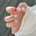Short pink press-on nails with glitter base, large heart crystals and rhinestones - Phototherapy Glue Style / Shimmering Starlight (BY1180)