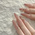 Rosa Ombre Stiletto Kunstnägel mit Cat-Eye-Effekt, Strasssteinen und Perlenbesatz - Anmutige Figur (BY1760) / 30 Stück/Box