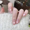Faux ongles œil de chat rose nude ovales avec éclat perlé et fini scintillant - Style Ovale Court / Emballage en boîte