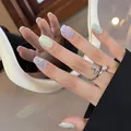 Uñas postizas cortas con patrones florales macaron y detalles de perlas 3D - Juego en Caja / Conjunto Terminado (Rulu Rushuang)