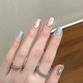 Faux ongles œil de chat bleu clair et argent avec motifs étoiles et détails à pois - Niaoniao Tingting En Boîte / Emballage en boîte