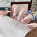 Unghie finte a pressione con sfumatura francese rosa nude e finitura perlata - Tutte le Taglie / Stile Perlescente Sfumatura Francese Rosa Nude (BY2161) / 30 Pezzi/Scatola