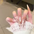 Lange spitze französische Press-on-Nägel mit bunten Blumen und einer rosa 3D-Schleife - Box-Set