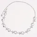 Λεπτομέρεια ασημένιας αλυσίδας μέσης με αστερίες, κοχύλια, πέρλες και κούμπωμα - Ασημί