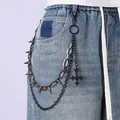 Cadena de cintura punk multicapa con púas de metal y cruz sobre vaqueros azules - k4-kl01053